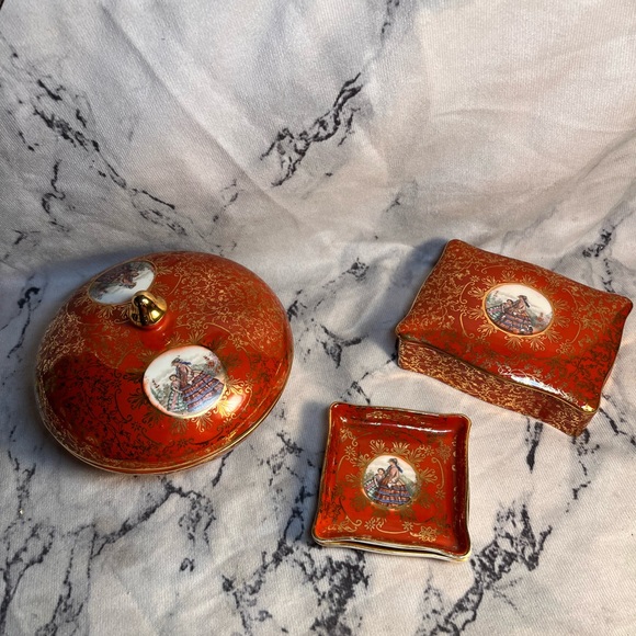 1950’s Victorian Vanity Trinket Set - Picture 2 of 15